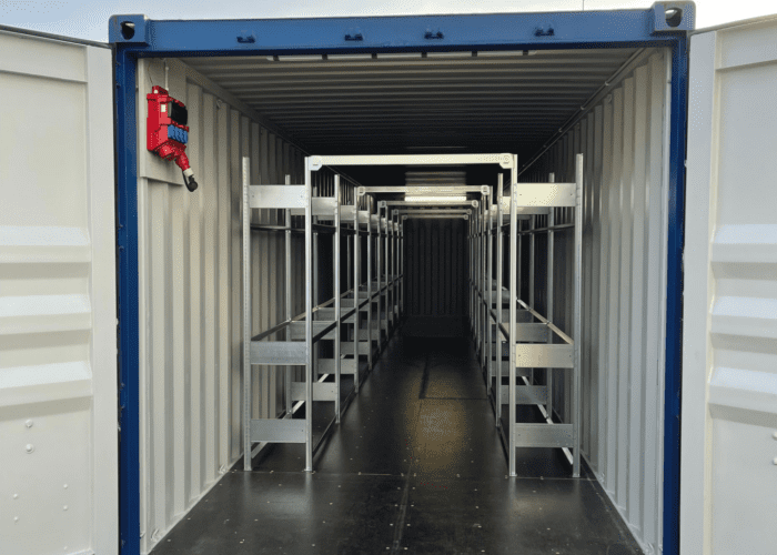 Containertjänst Däckcontainer blå 40 fot invändigt