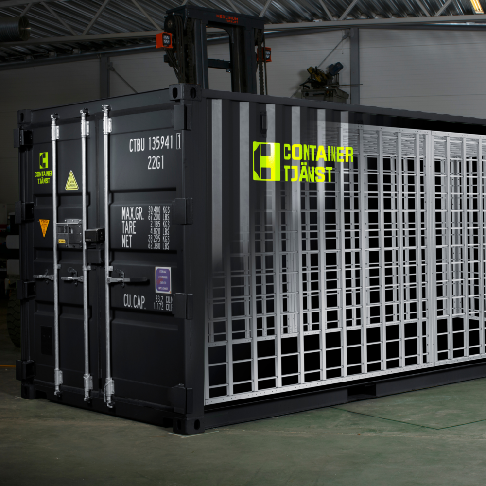 Containertjänst svart säkerhetscontainer 20 fot med 20 fot säkerhetsbur ferrapod gallerbur med containerlarm, låsbom och gångjärnskydd